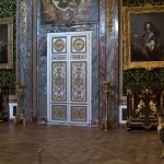 Salon de l'Abondance : porte qui menait autrefois au Cabinet des Médailles de Louis XIV (photo : Château de Versailles/Didier Saulnier)